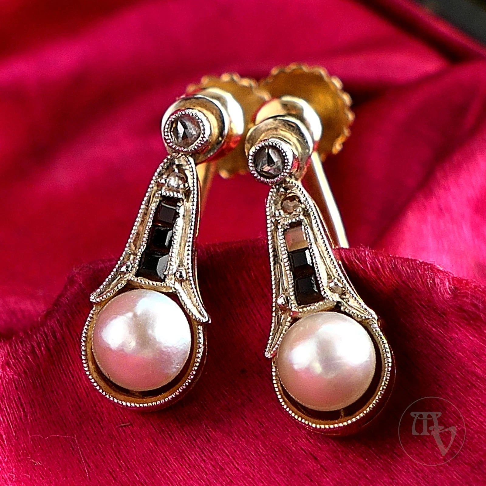 Art Déco um 1930 Ohrringe mit Schraubverschluss mit Diamanten & Perlen aus 14kt / 585 Gelbgold