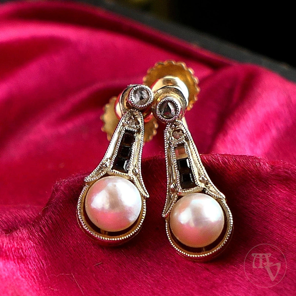 Art Déco um 1930 Ohrringe mit Schraubverschluss mit Diamanten & Perlen aus 14kt / 585 Gelbgold