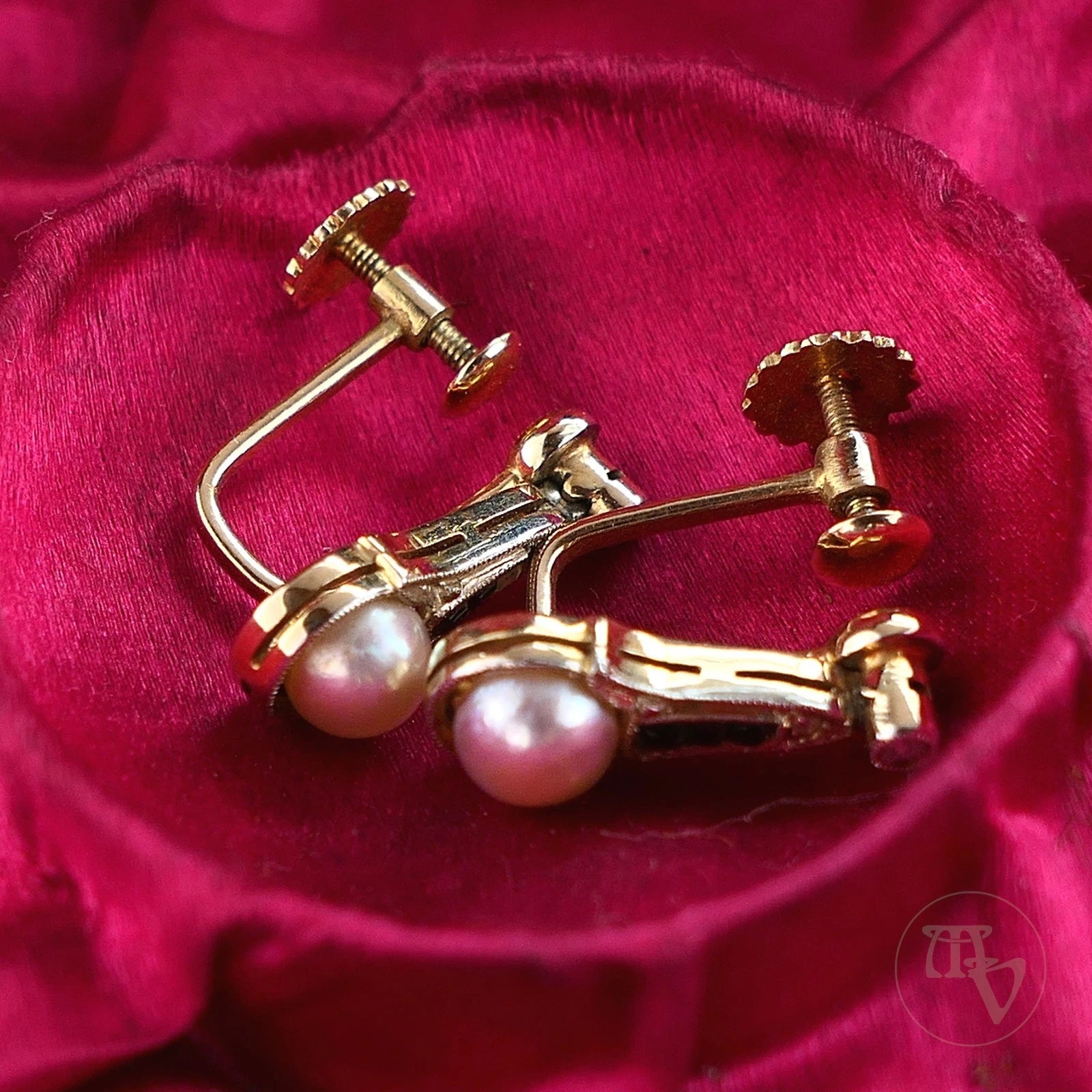 Art Déco um 1930 Ohrringe mit Schraubverschluss mit Diamanten & Perlen aus 14kt / 585 Gelbgold