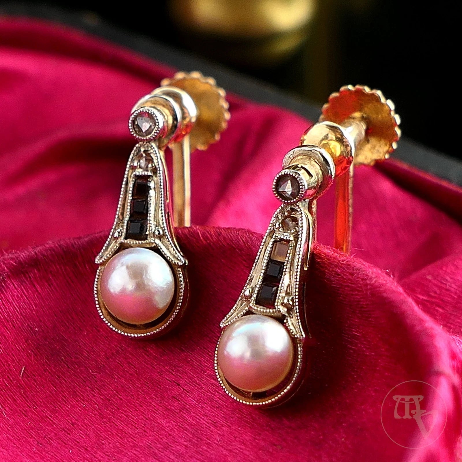 Art Déco um 1930 Ohrringe mit Schraubverschluss mit Diamanten & Perlen aus 14kt / 585 Gelbgold
