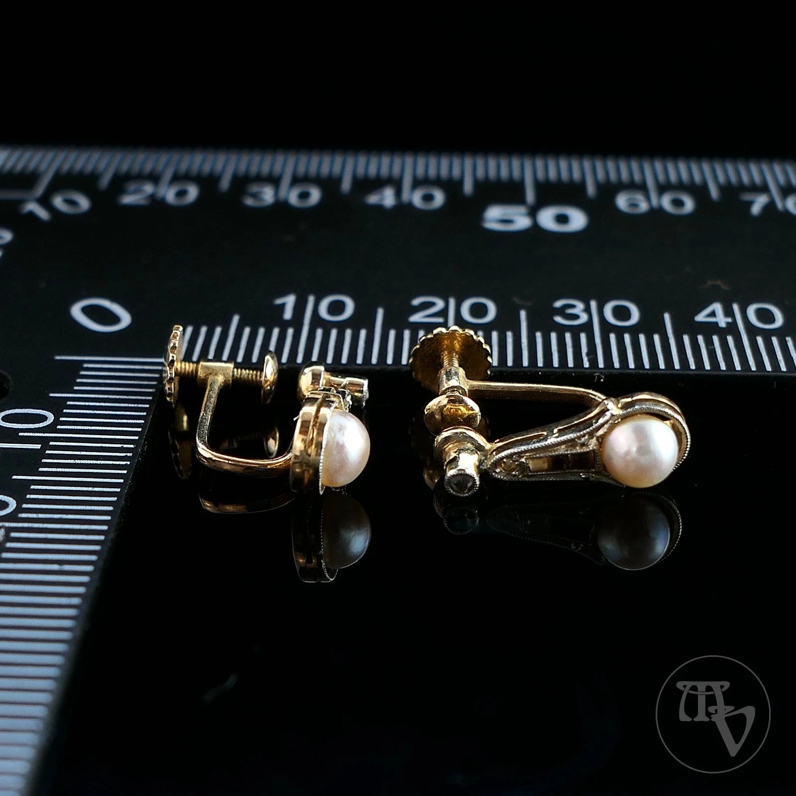 Art Déco um 1930 Ohrringe mit Schraubverschluss mit Diamanten & Perlen aus 14kt / 585 Gelbgold
