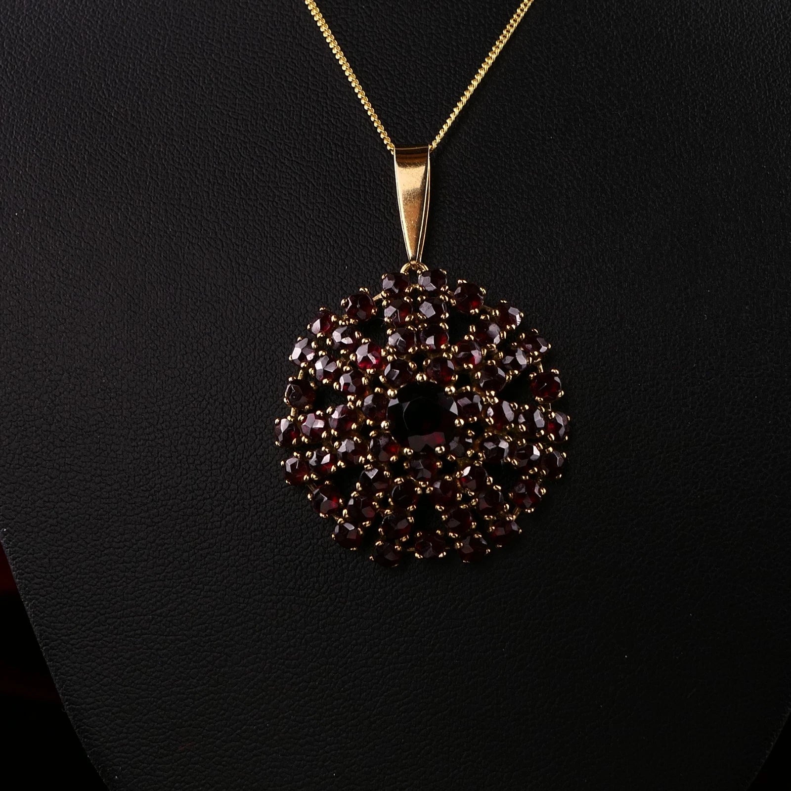 Großer Granat-Anhänger Ø3,0cm aus 333er 8kt Gelbgold | 8,7 g | Vintage Schmuck
