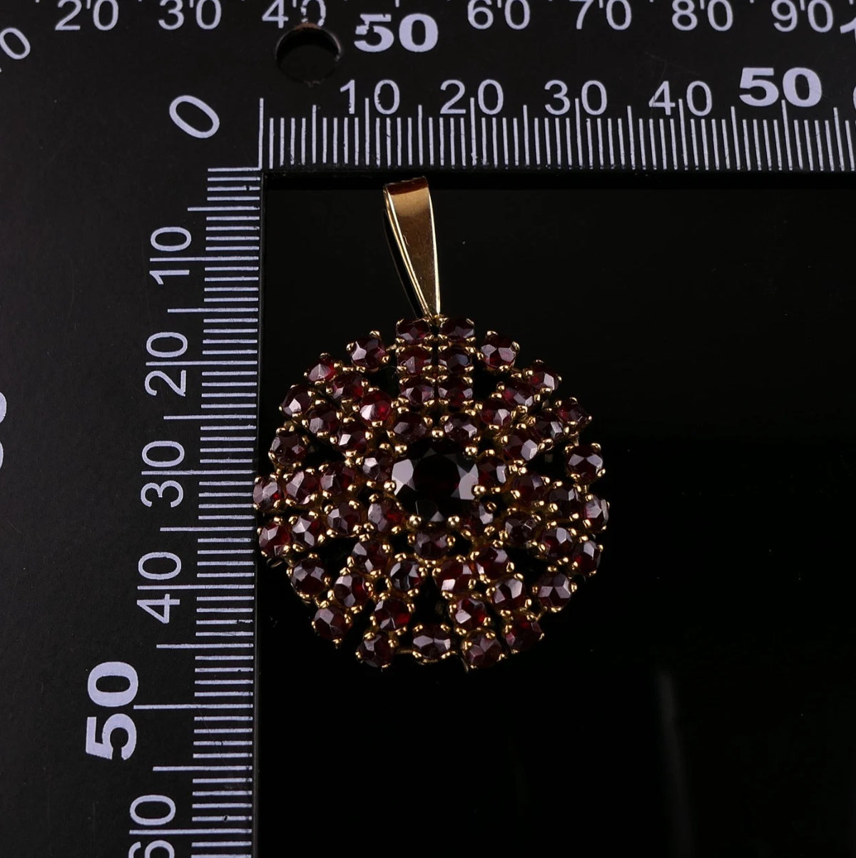 Großer Granat-Anhänger Ø3,0cm aus 333er 8kt Gelbgold | 8,7 g | Vintage Schmuck