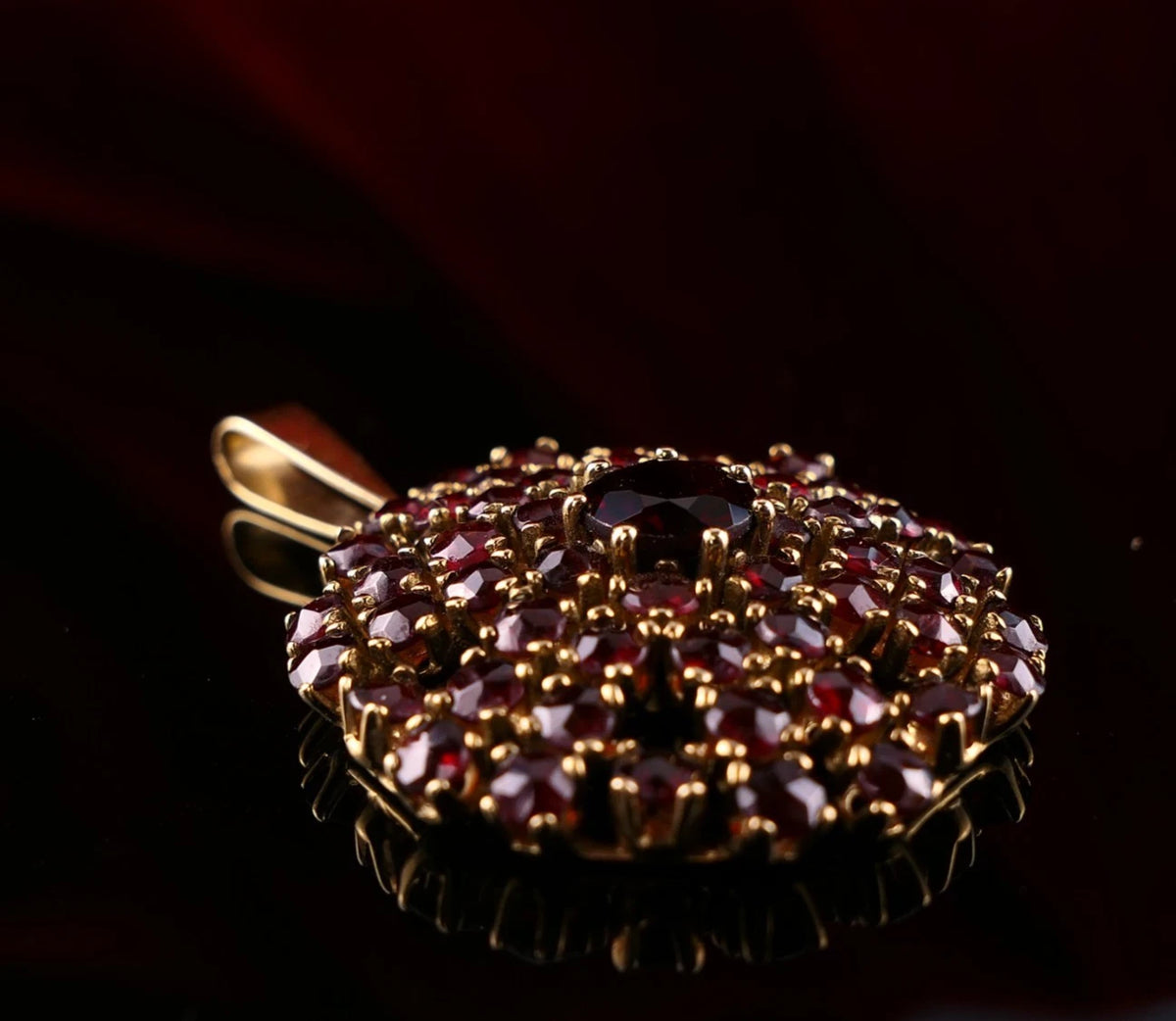 Großer Granat-Anhänger Ø3,0cm aus 333er 8kt Gelbgold | 8,7 g | Vintage Schmuck